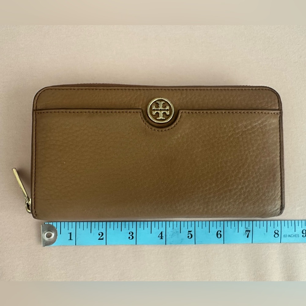 Tory Burch Robinson Pebbled Leather Zip Around Wallet - Picture 7 of 8